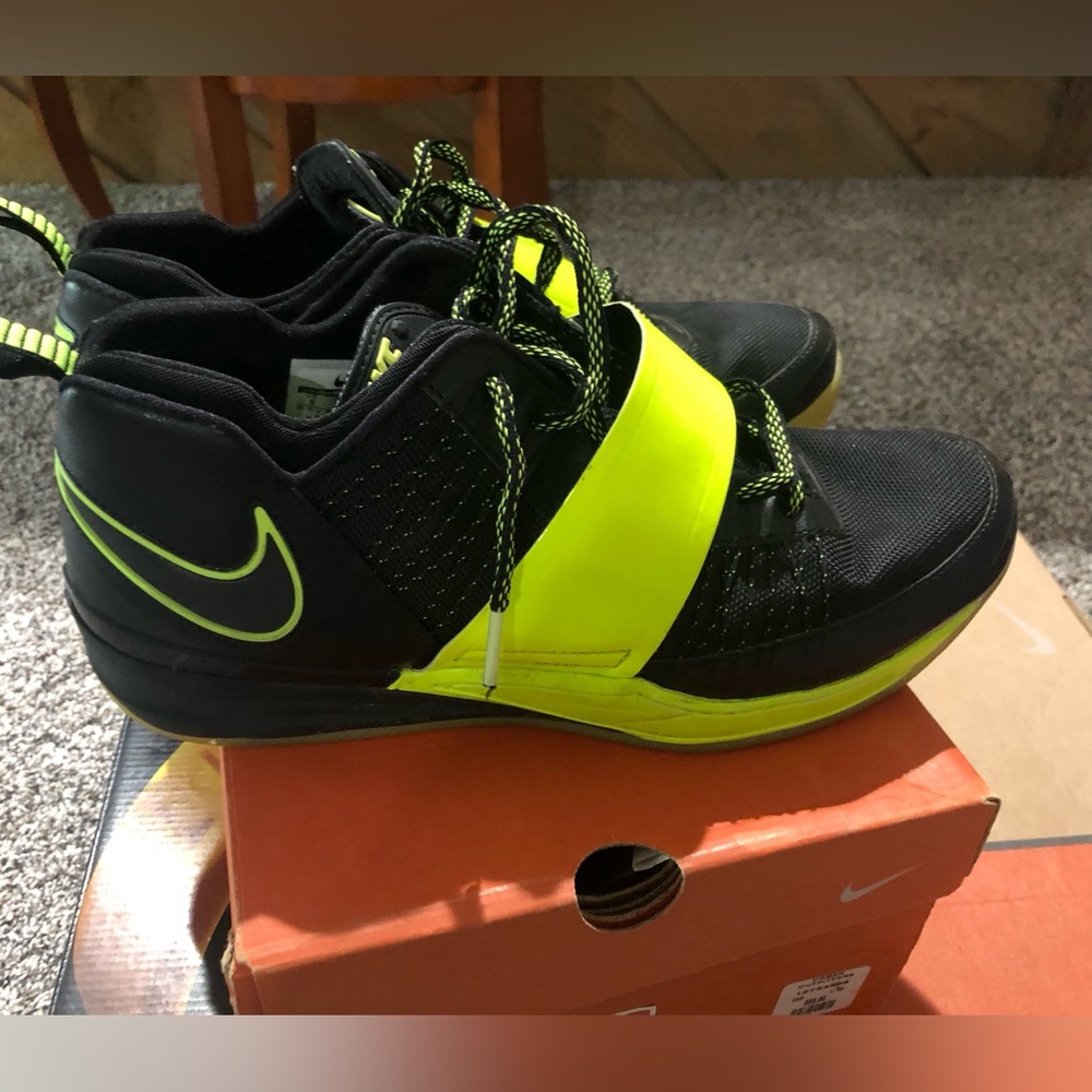 Nike zoom revis 24 revis island hall of fame rare trainer turf sz9